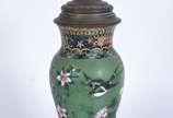 Abatjour de cloisonné verde com cúpula. - Abatjour de cloisonné verde com cúpula.