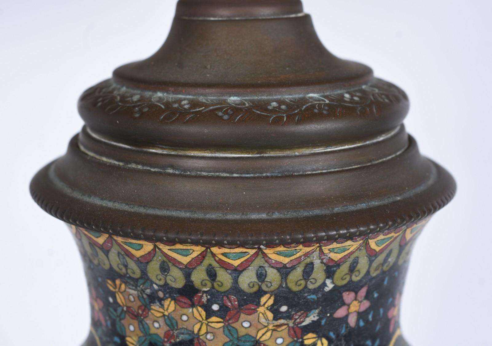 Abatjour de cloisonné verde com cúpula. - foto 7 de 8