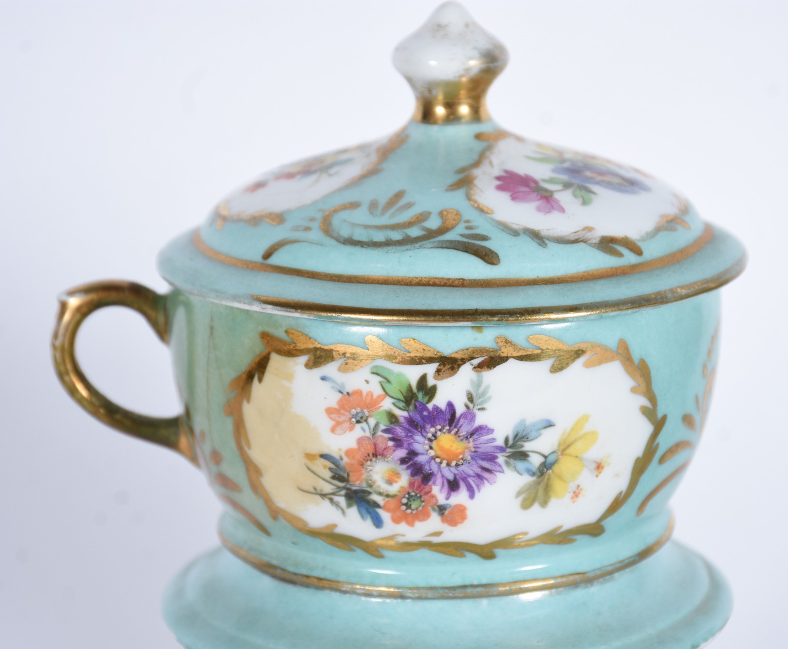 Veilleuse de porcelana francesa decorada com flores em policromia... - foto 3 de 10