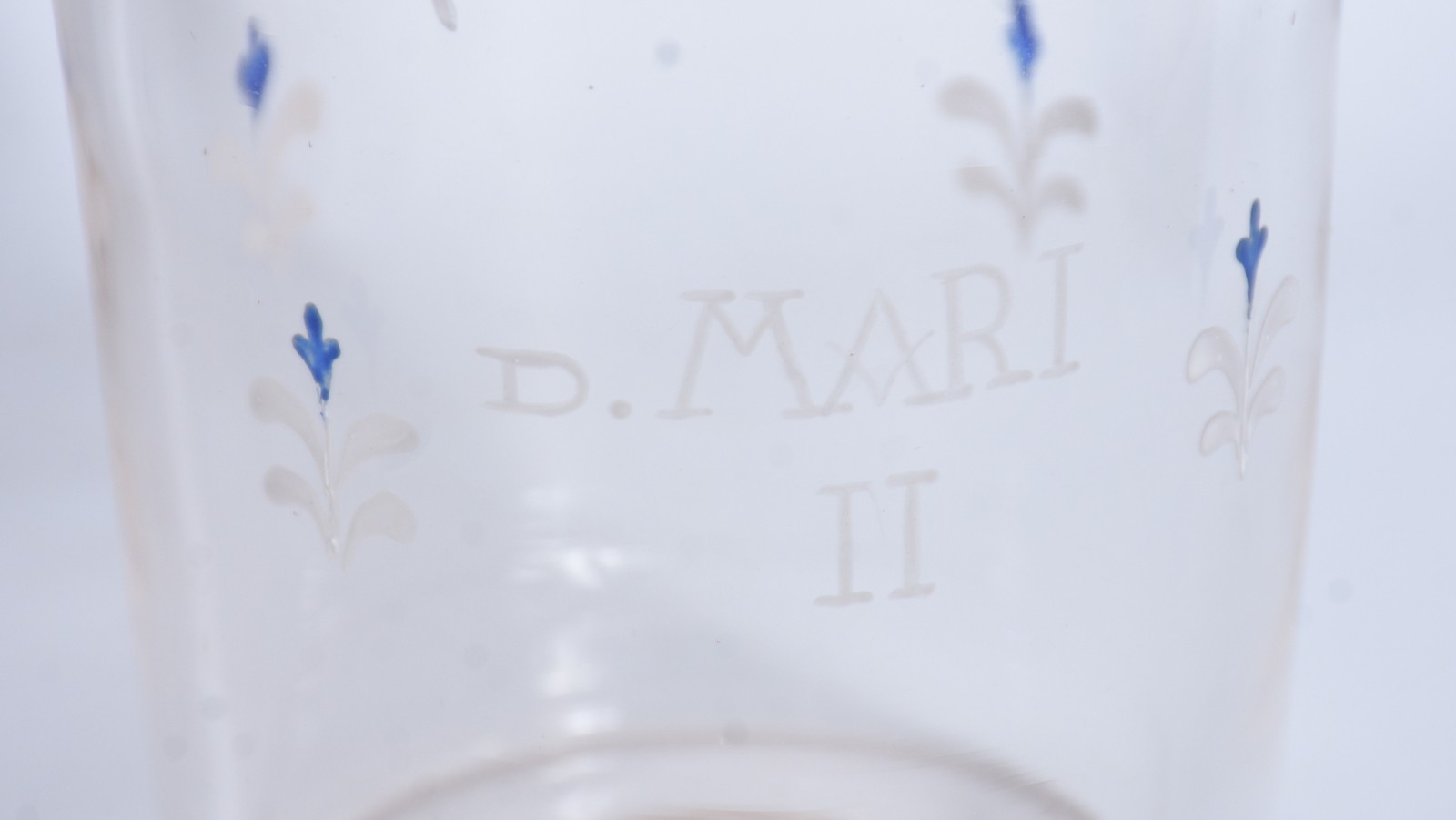 Conjunto em demi cristal com flores esmaltadas e resquícios dourados... - foto 4 de 7