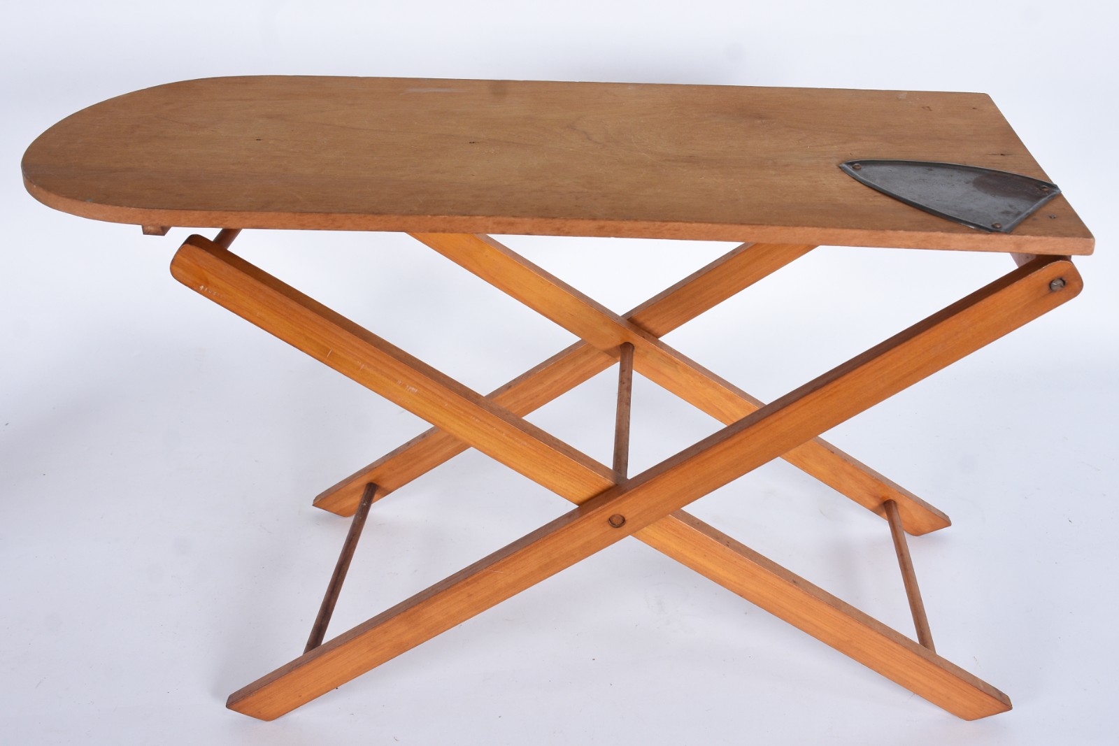 Miniatura de mesa de costura e tabua de passar roupa infantil. - foto 3 de 10