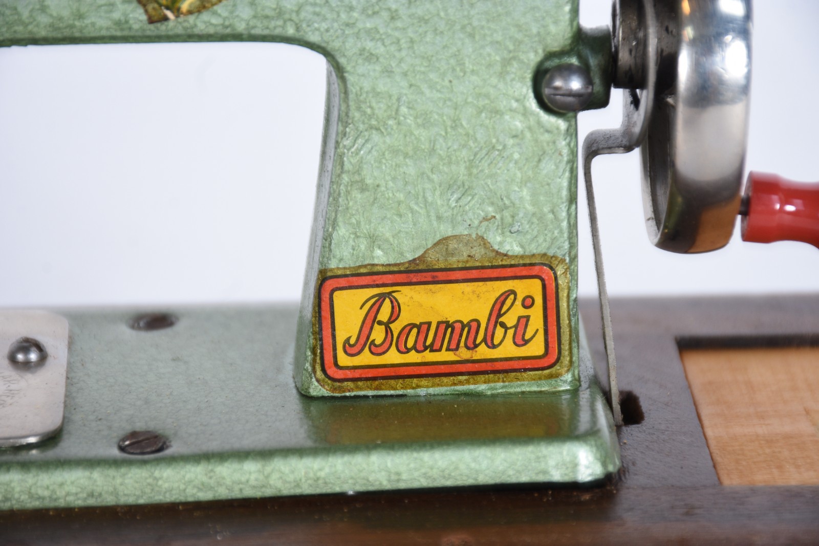Miniatura de mesa de costura e tabua de passar roupa infantil. - foto 8 de 10