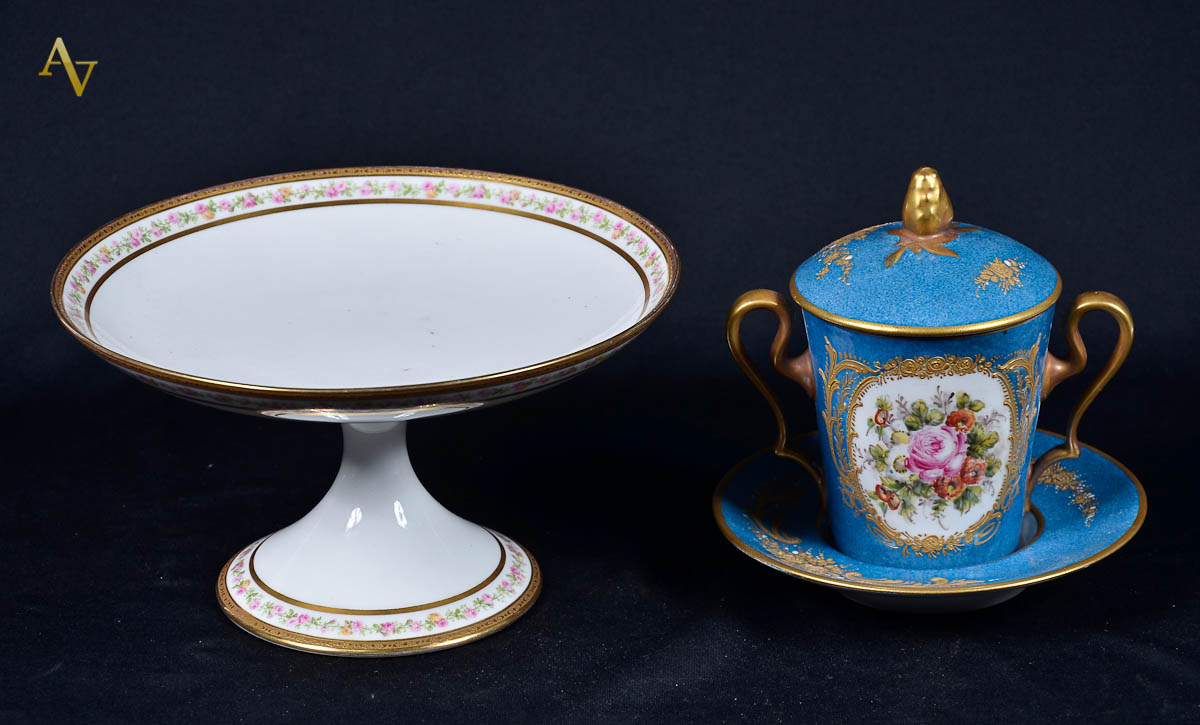 Duas pecas de porcelana Limoges, sendo uma fruteira ( diam.23 cm...