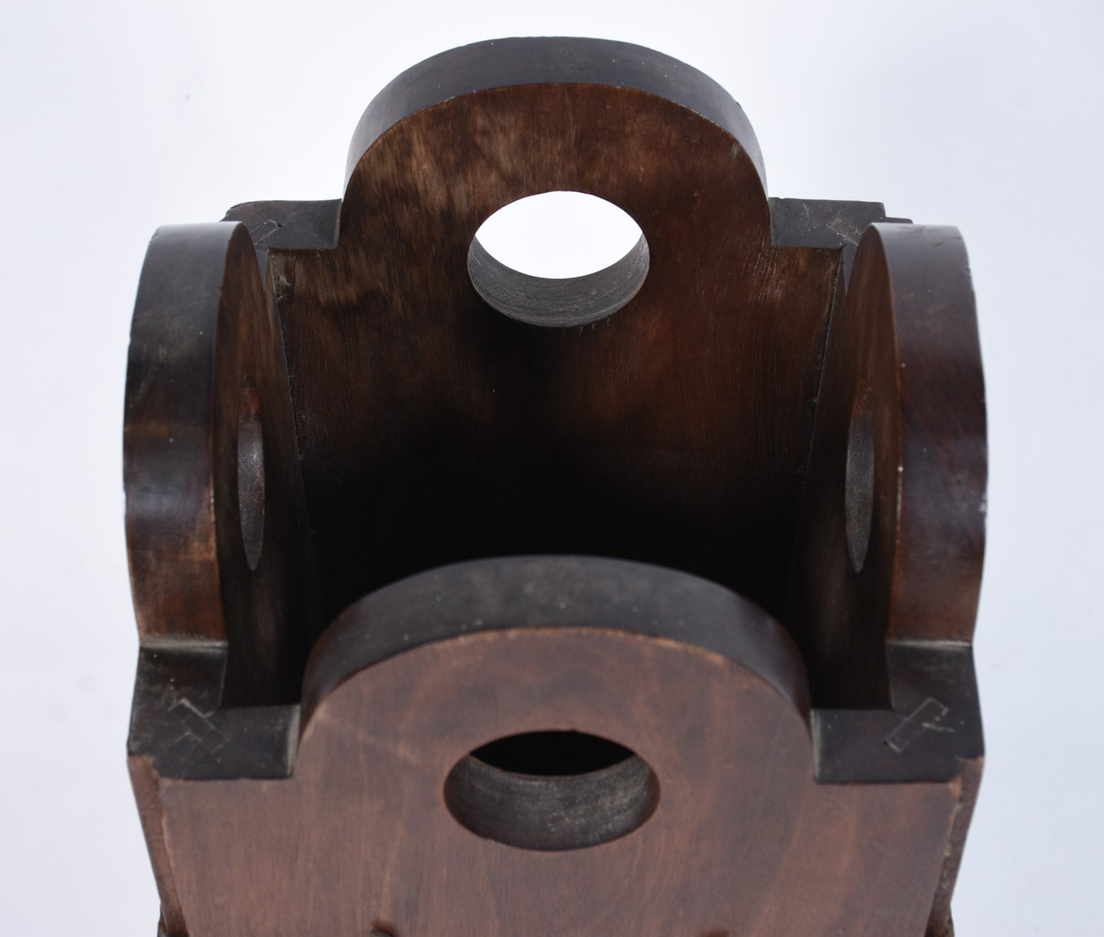 Porta guarda chuvas de madeira com detalhes de metal (metal oxidado). - foto 3 de 5