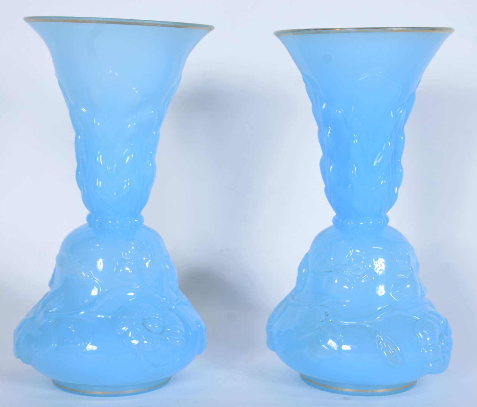 Par de antigos vasos de opalina francesa na cor azul celeste com... - foto 2 de 6