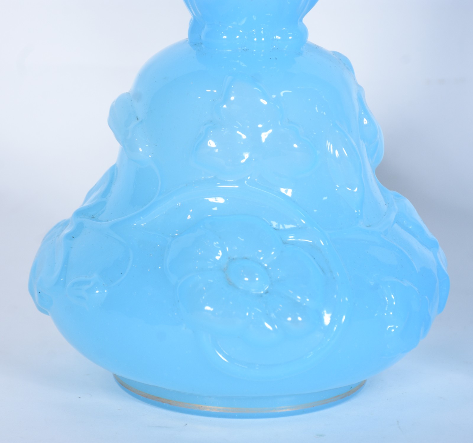 Par de antigos vasos de opalina francesa na cor azul celeste com... - foto 4 de 6