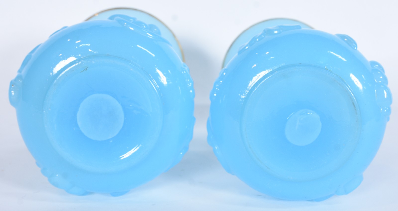 Par de antigos vasos de opalina francesa na cor azul celeste com... - foto 6 de 6