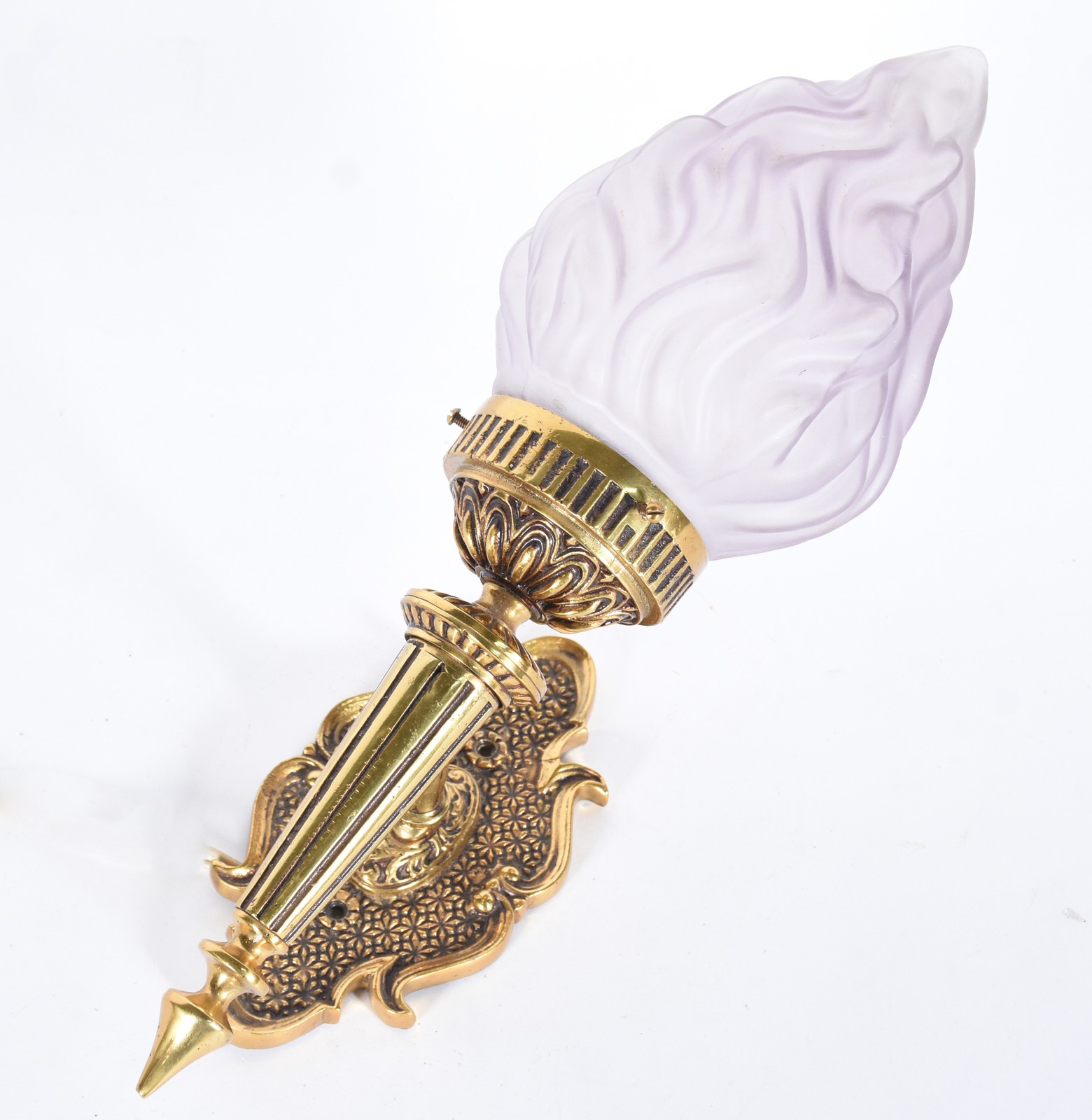 Aplique de parede em bronze cinzelado, com cúpula de vidro Satine em... - foto 1 de 6