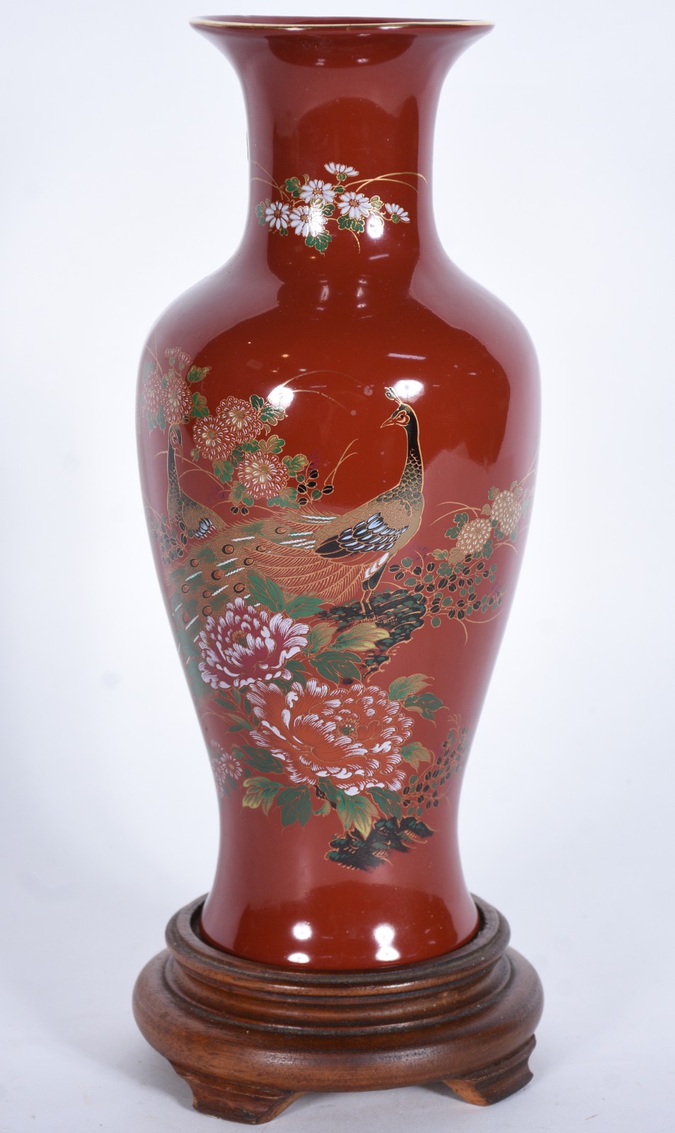 Vaso de porcelana oriental na cor rouge de fer decorada com ave em... - foto 2 de 6