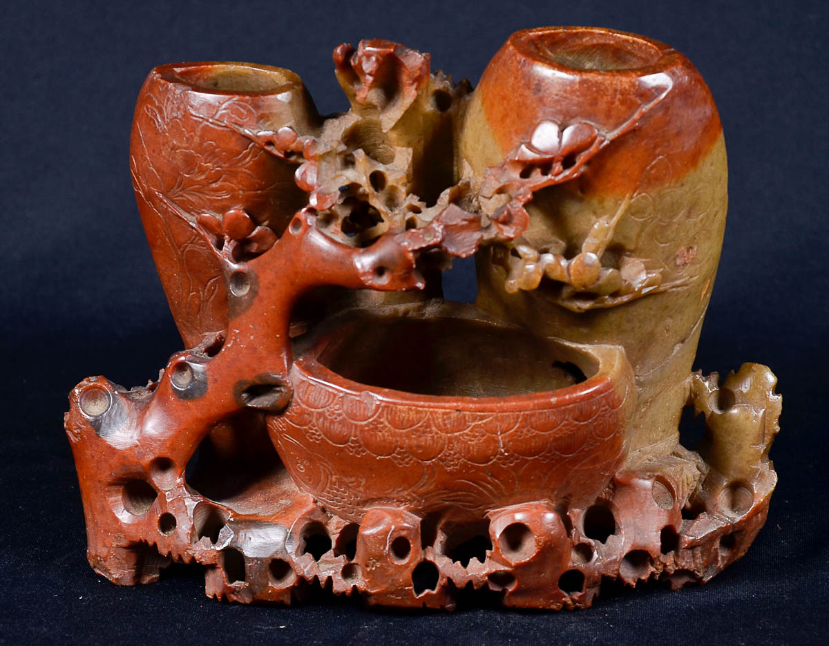 Floreira de pedra dura. Alt. 15 cm.