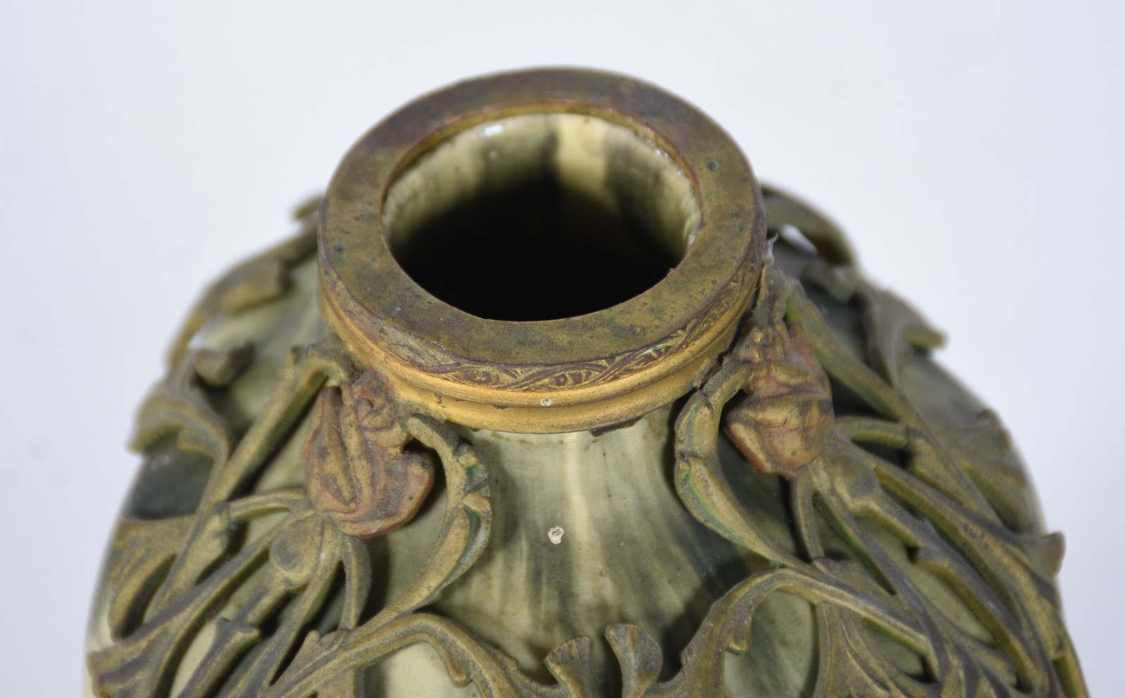 Jarra francesa Art Nouveau de porcelana e bronze. - foto 4 de 5