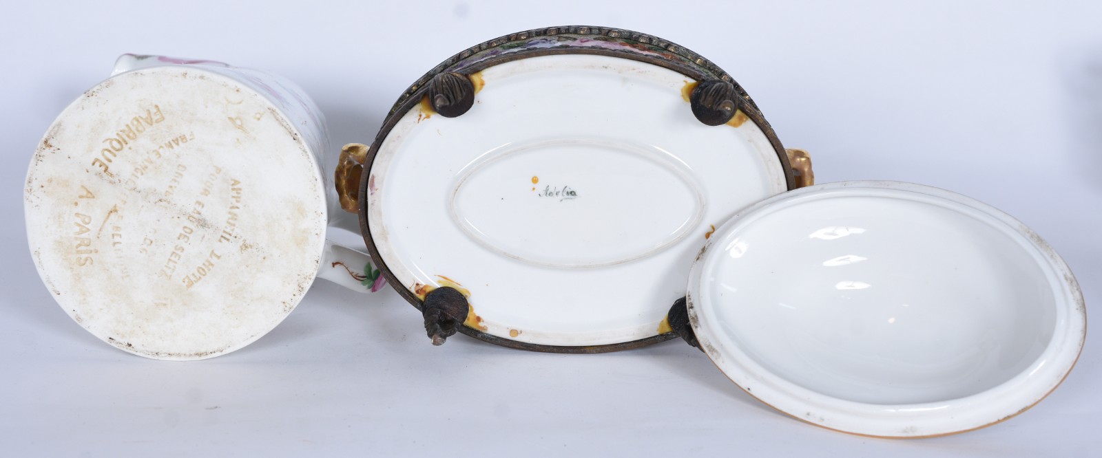 Duas peças de porcelana, sendo: jarra francesa com 2 bicos e caixa... - foto 5 de 8
