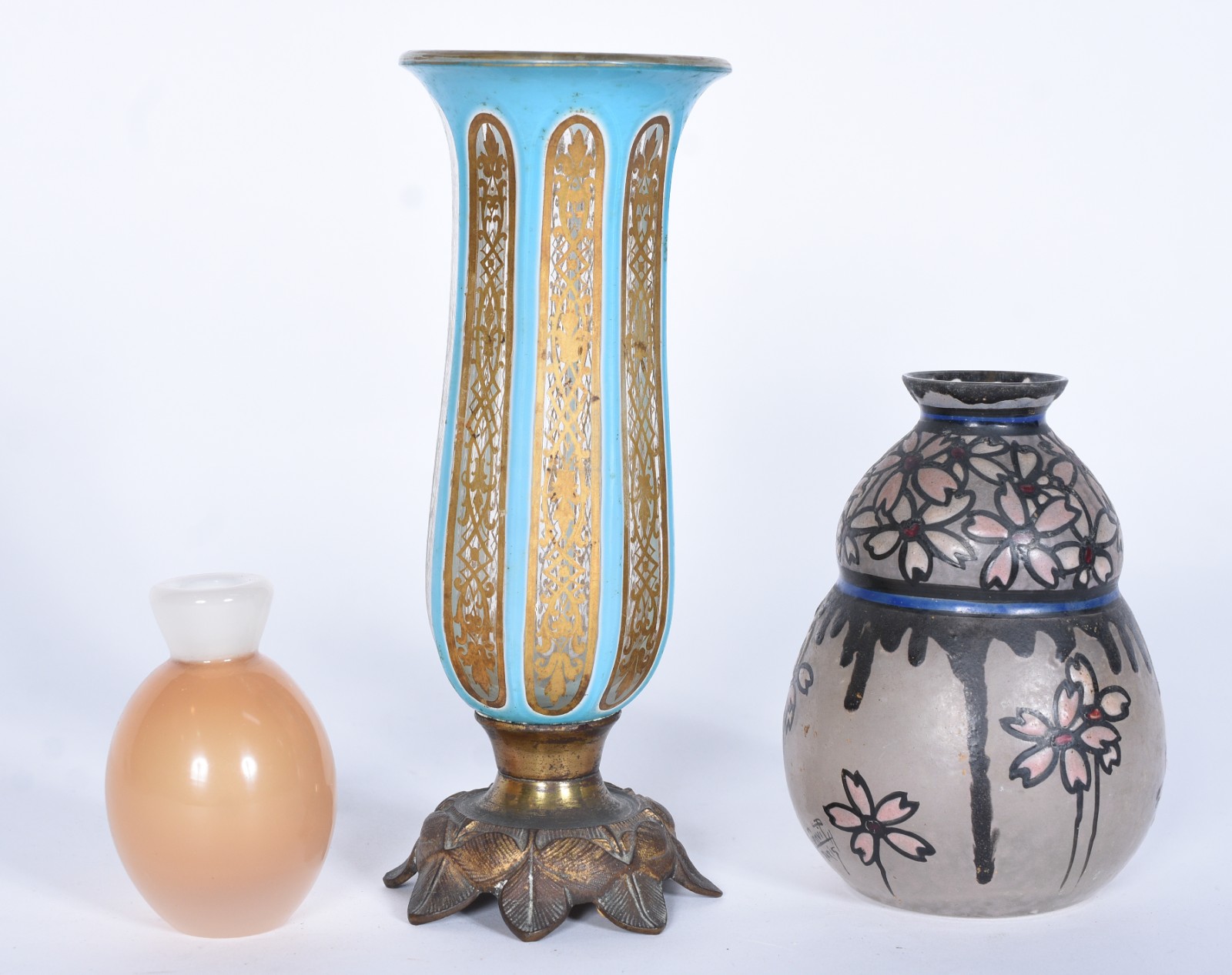 Três vasos diversos de vidro. - foto 1 de 7