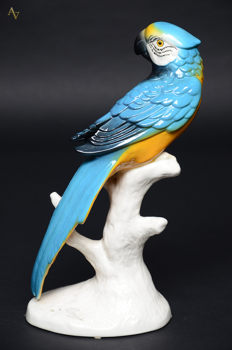 Escultura em porcelana alemã GOEBEL, anos 40/50. Altura 30 cm. - foto 2 de 2