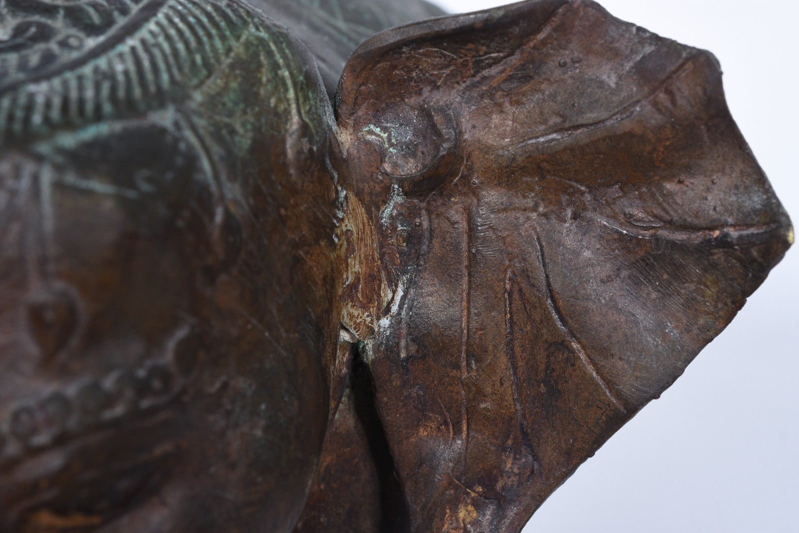 Elefante de metal oriental trabalhado. Desgastes. - foto 9 de 10