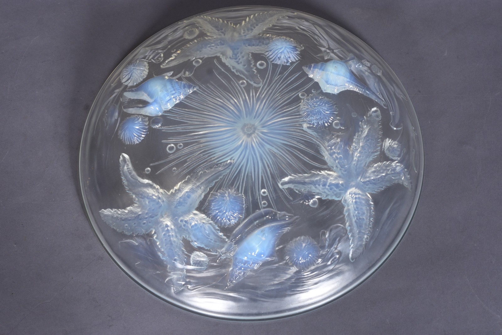 Belíssimo prato de cristal opalescente frances decorado com motivos... - foto 3 de 5
