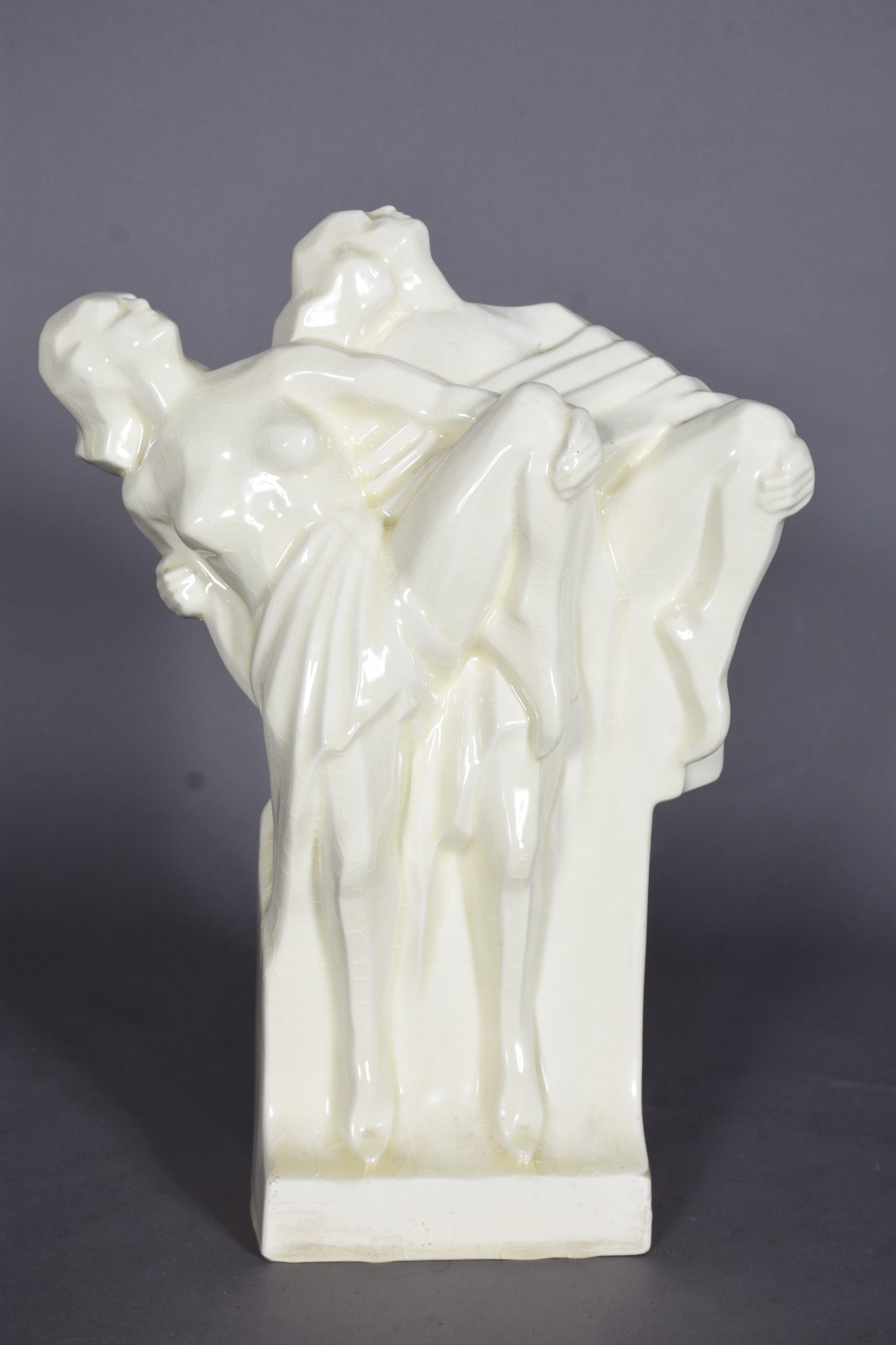 Escultura de cerâmica Art Deco representando dançarinas. - foto 1 de 6