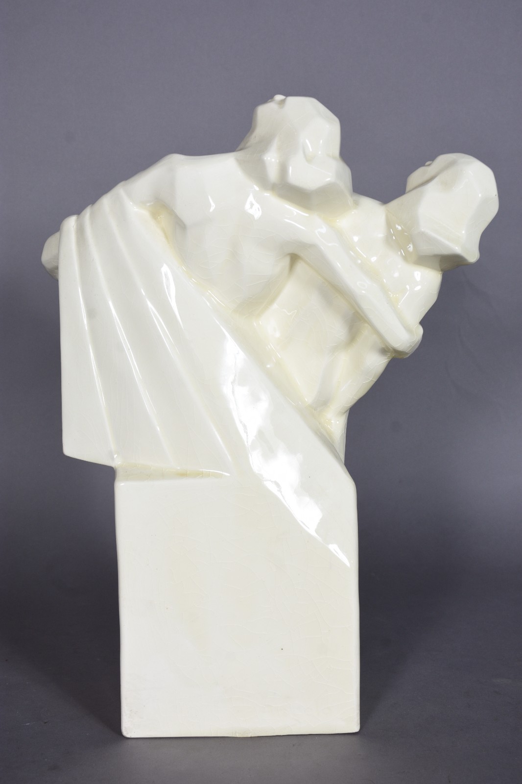 Escultura de cerâmica Art Deco representando dançarinas. - foto 4 de 6