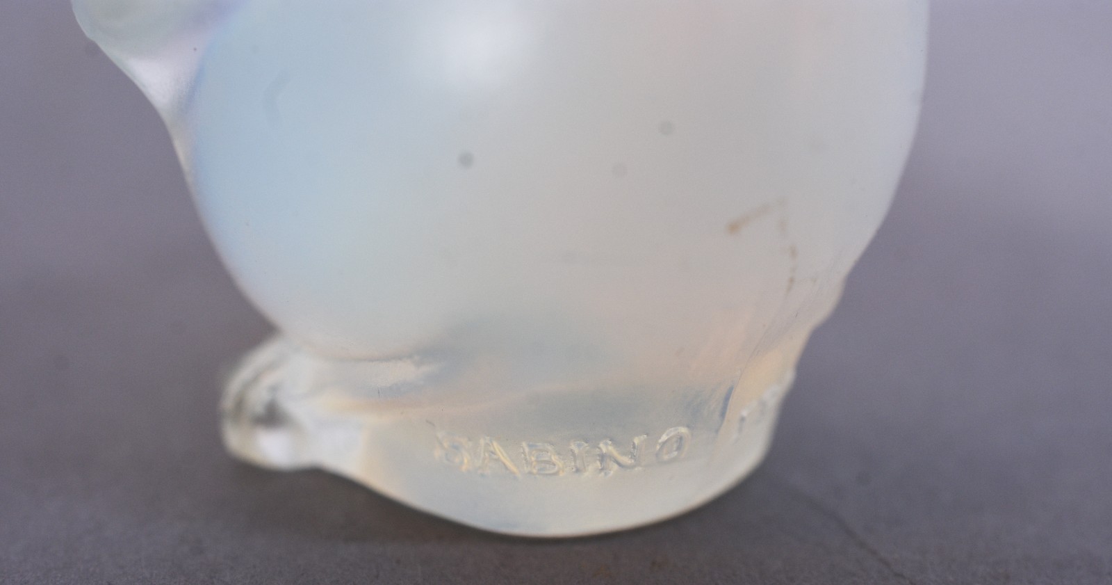 Três peças de cristal francês opalescente, sendo: peixe, pombo e... - foto 5 de 6