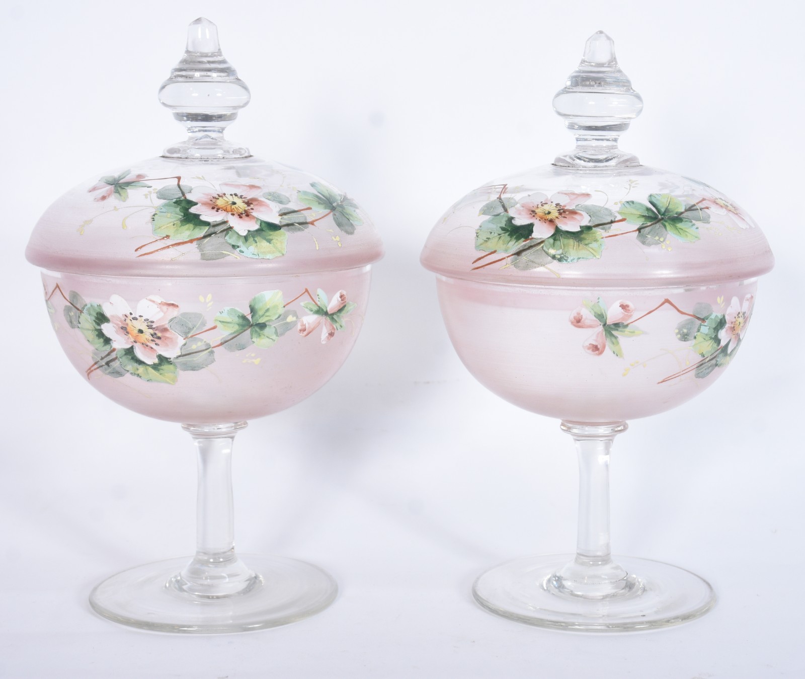 Par de compoteiras de cristal com flores esmaltadas. - foto 1 de 6