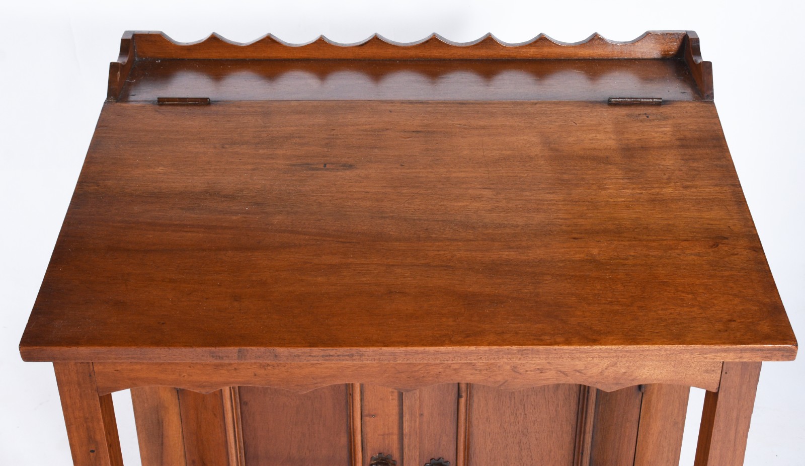 Móvel escrivaninha de madeira nobre, tampo articulado, duas portas na... - foto 4 de 5