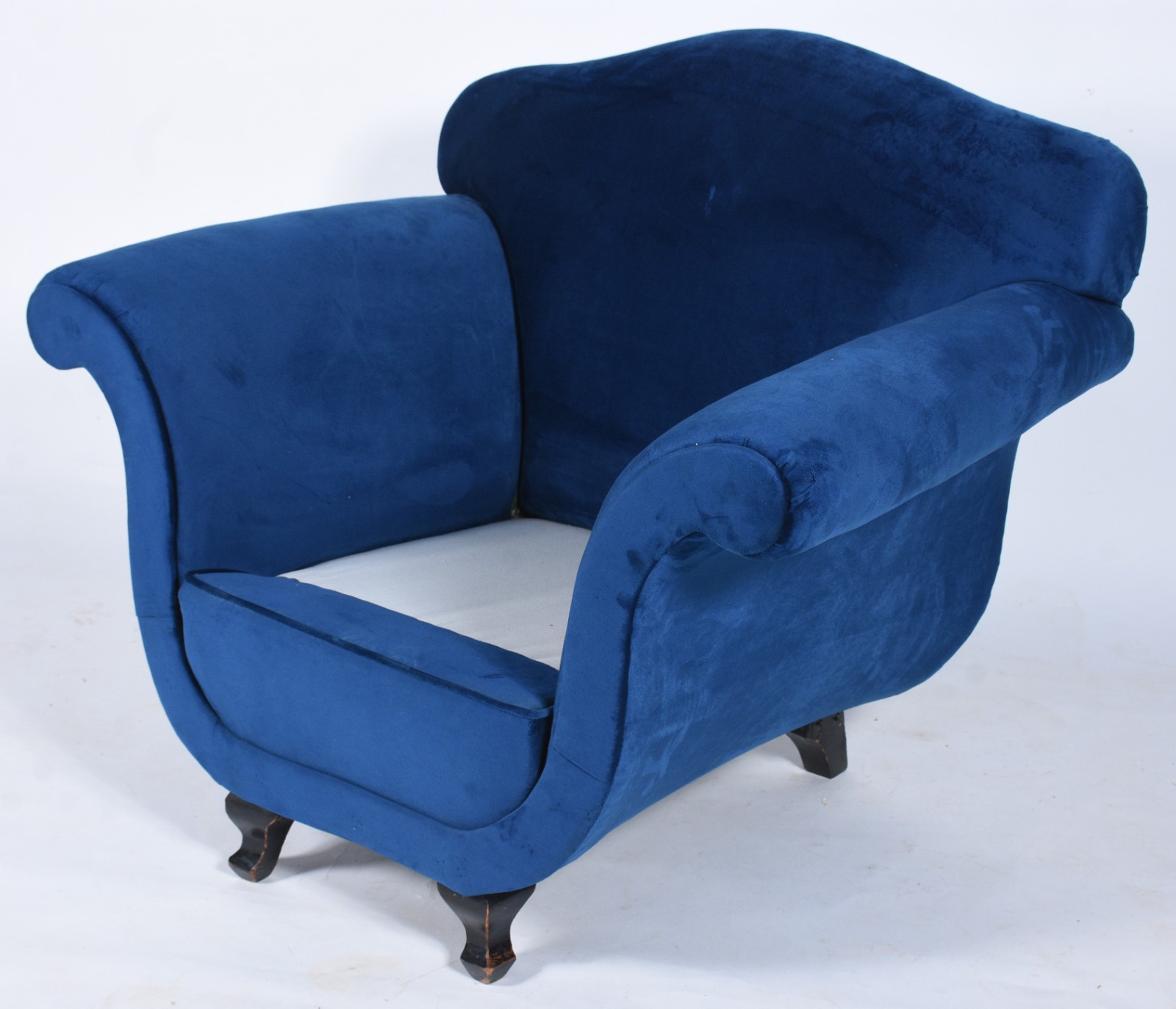 Poltrona Art Deco estofada e forrada com tecido na cor azul - foto 2 de 5