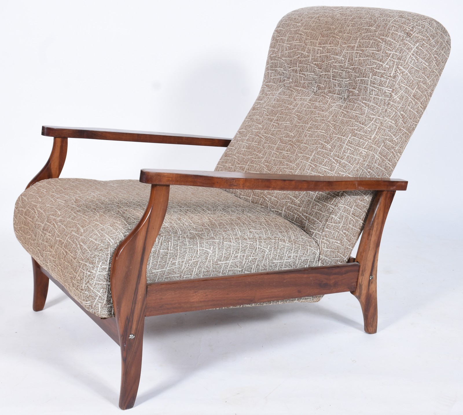 Poltrona de madeira nobre, anos 50, estofada e forrada com tecido na... - foto 1 de 4