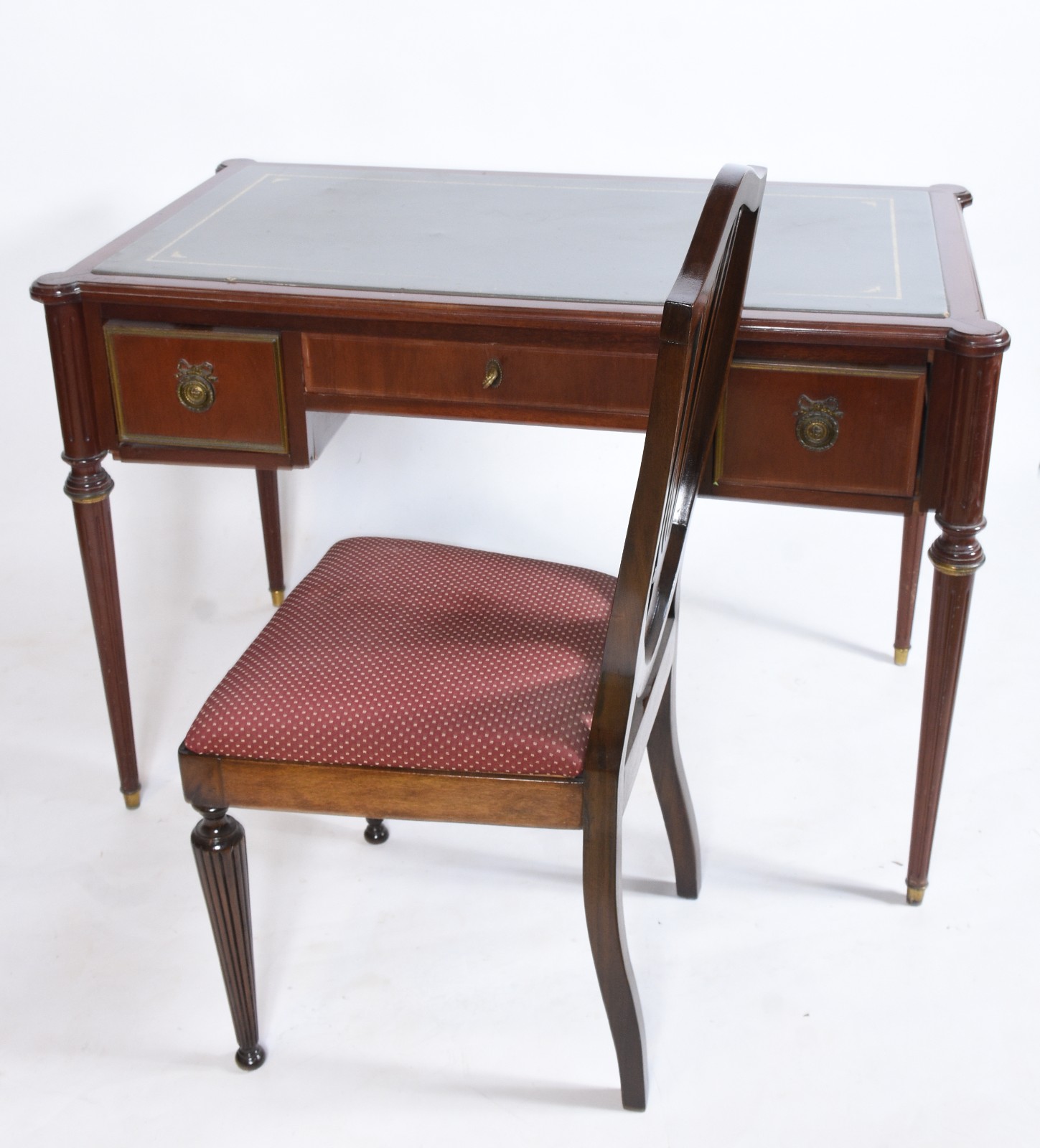 Mesa de escritório de madeira nobre, 3 gavetas. Tampo na cor verde... - foto 3 de 11