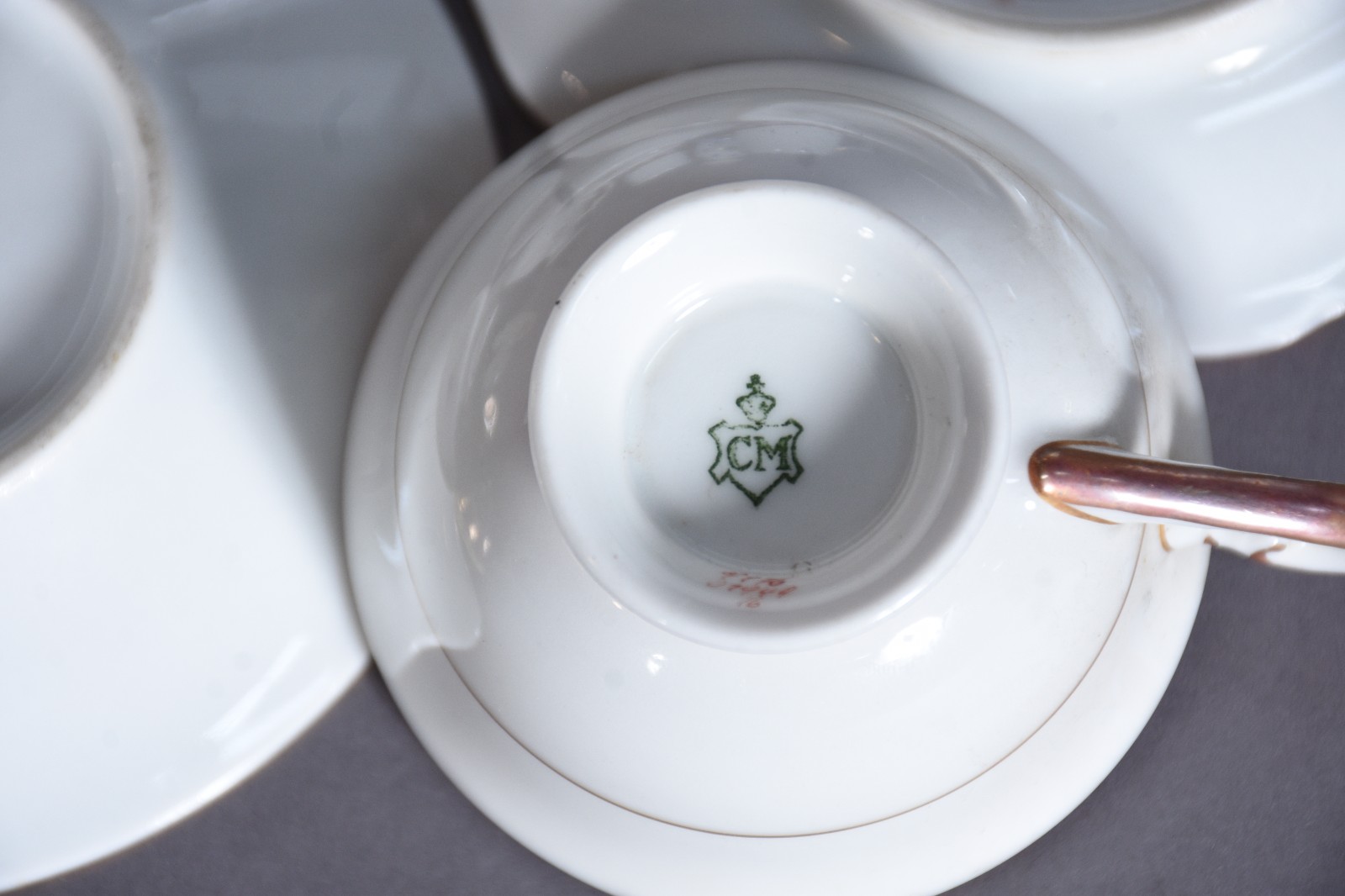 Conjunto com 12 xícaras de porcelana diversas procedências. - foto 3 de 10