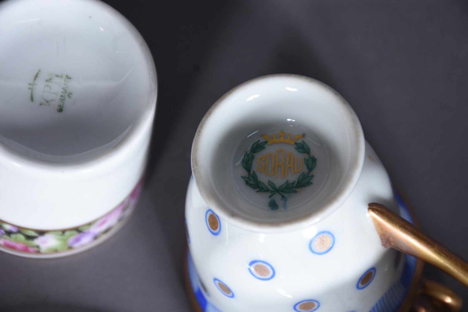 Conjunto com 12 xícaras de porcelana diversas procedências. - foto 7 de 10