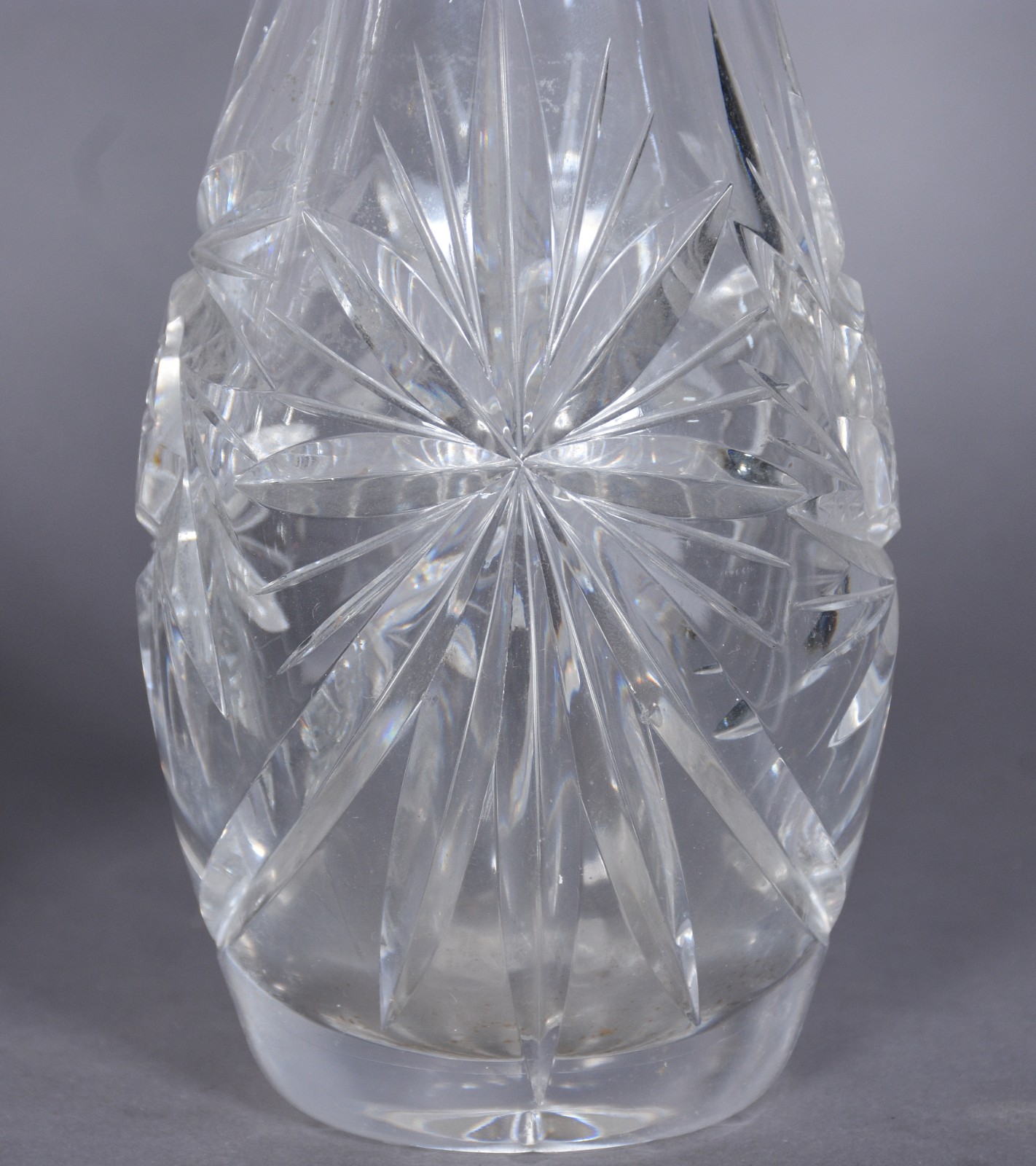 Três vasos de cristal lapidado, diferentes formatos. - foto 3 de 9