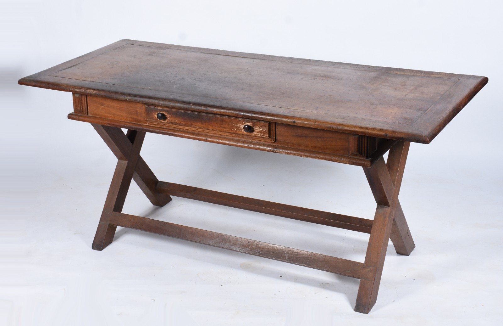 Mesa de madeira nobre, estilo colonial brasileiro, uma gaveta e... - foto 1 de 10
