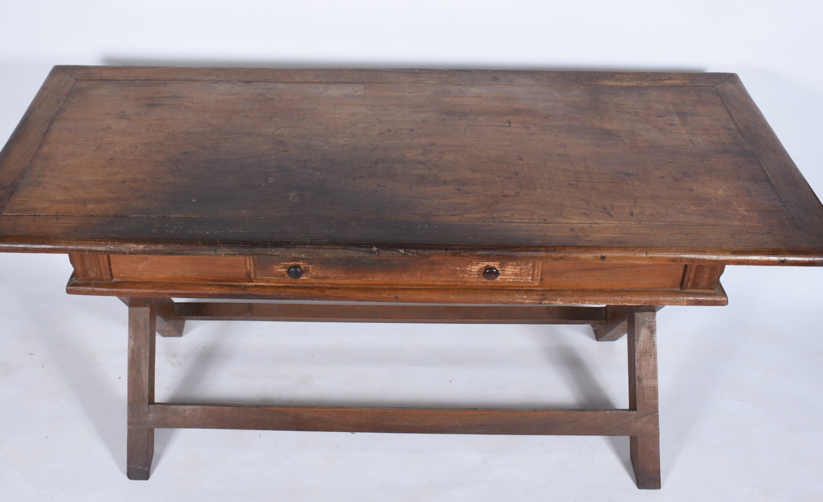Mesa de madeira nobre, estilo colonial brasileiro, uma gaveta e... - foto 4 de 10