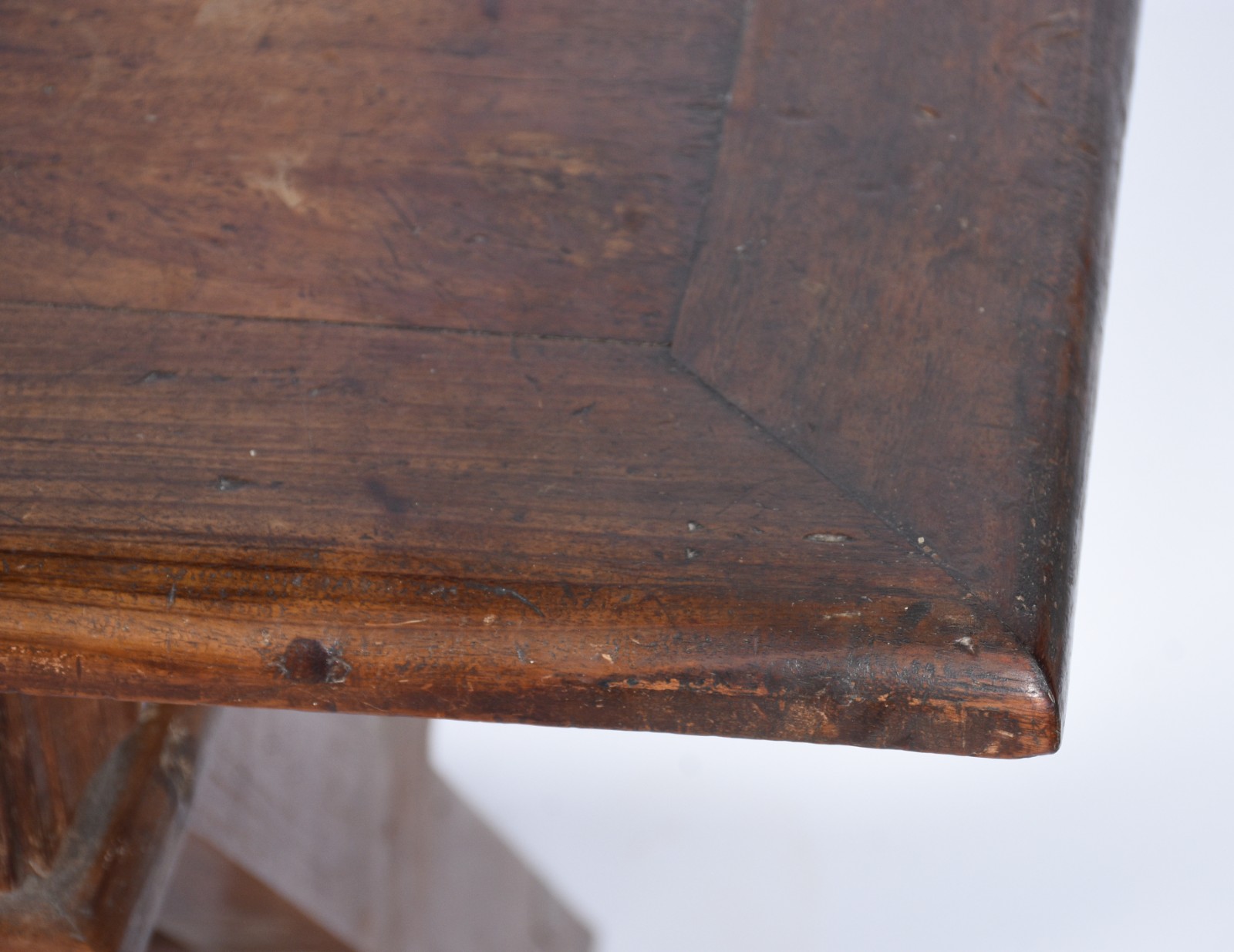 Mesa de madeira nobre, estilo colonial brasileiro, uma gaveta e... - foto 6 de 10