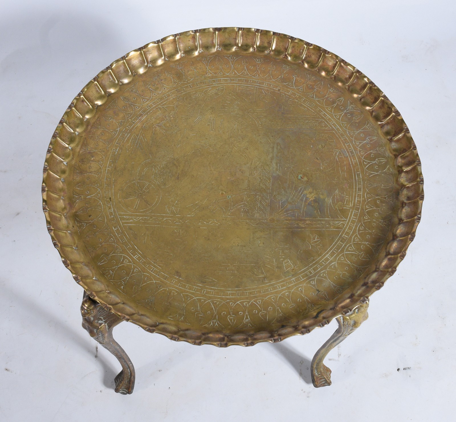 Mesa auxiliar oriental de metal dourado - foto 1 de 6
