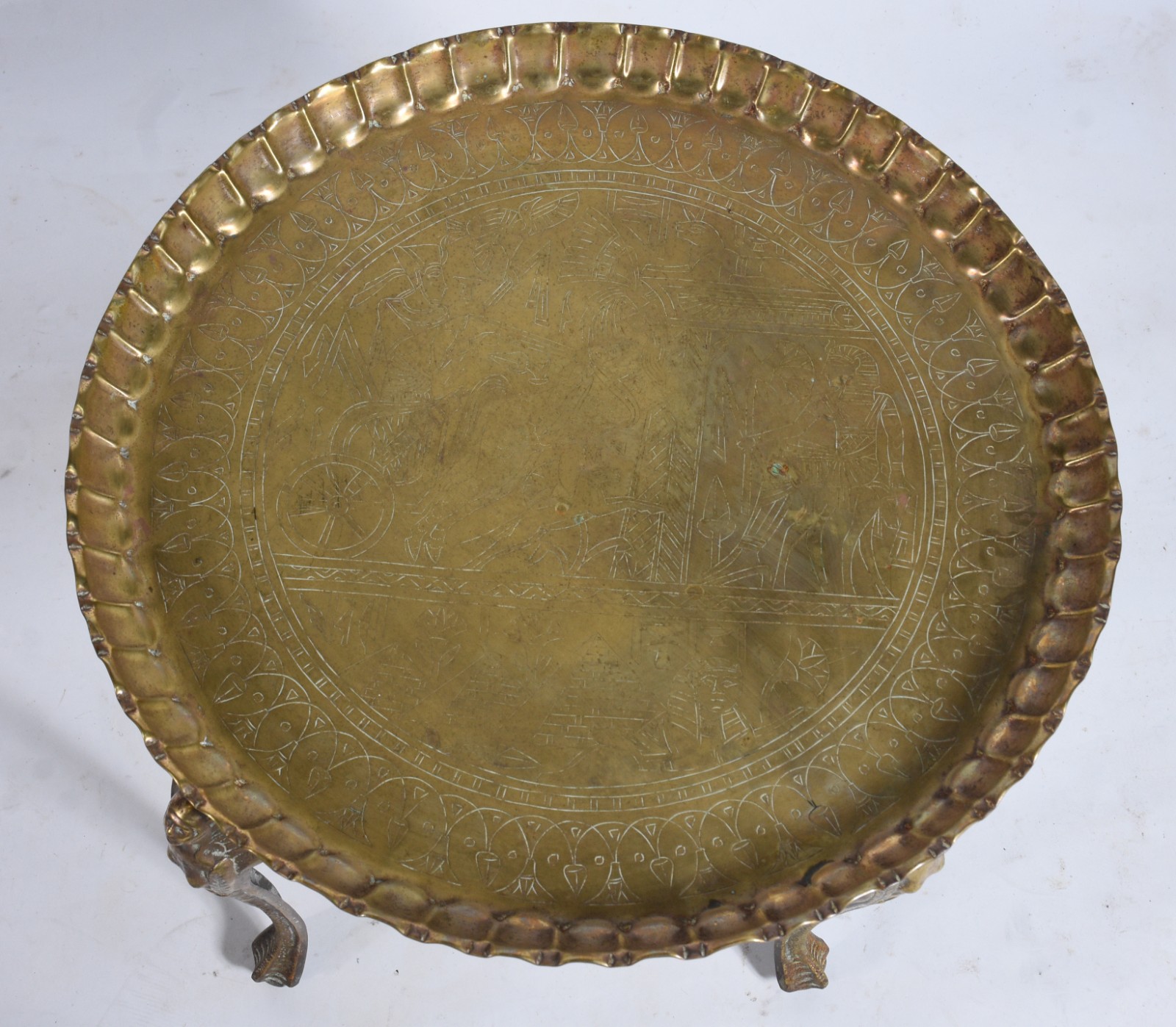 Mesa auxiliar oriental de metal dourado - foto 3 de 6