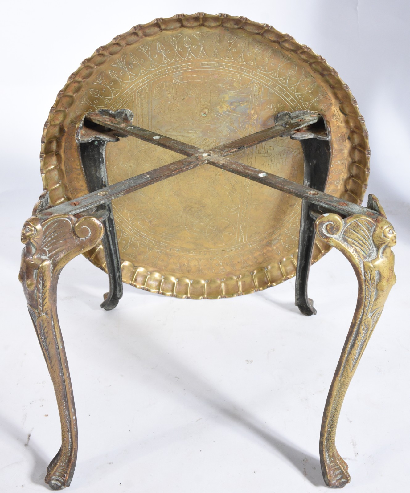 Mesa auxiliar oriental de metal dourado - foto 5 de 6