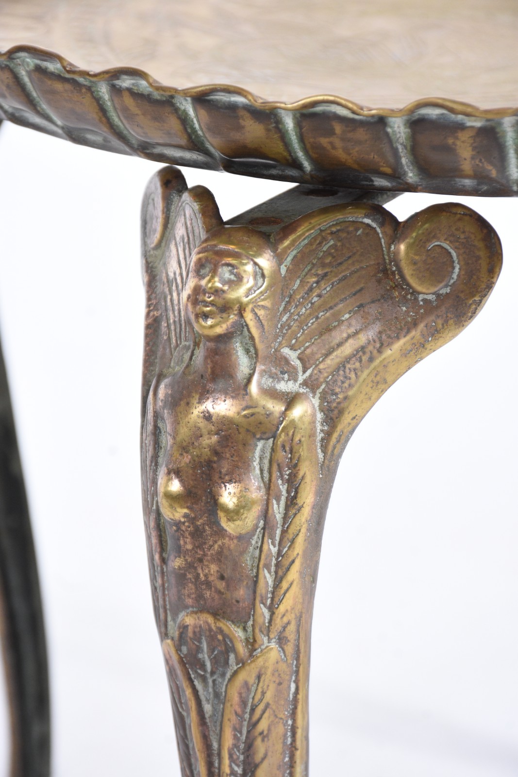 Mesa auxiliar oriental de metal dourado - foto 6 de 6