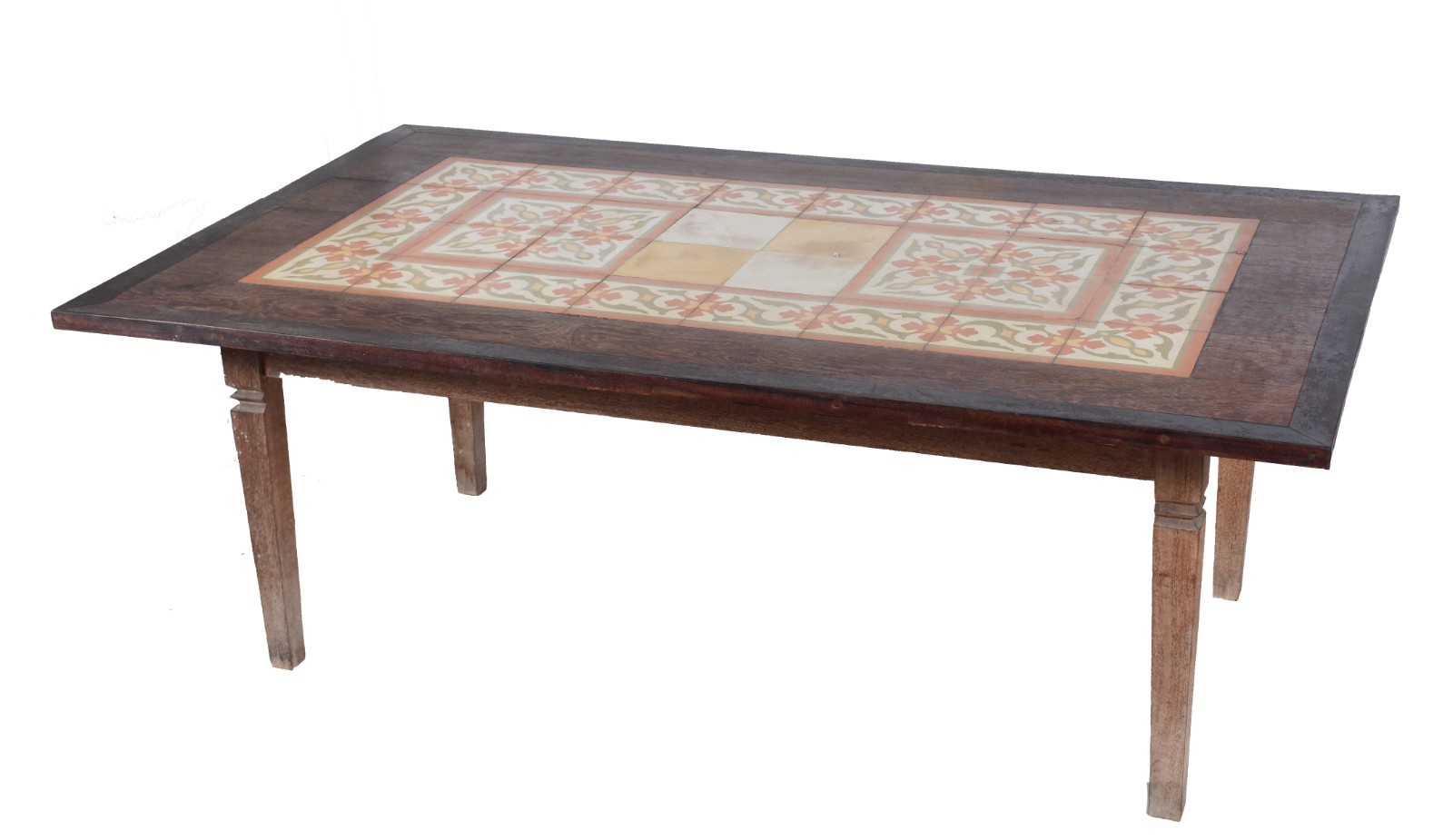 Mesa de jantar de madeira nobre, detalhe do tampo com azulejos. - foto 1 de 6