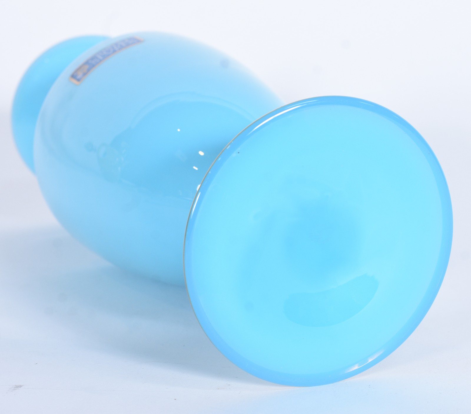 Vaso em cristal azul de Sèvres, frisos dourados nas bordas - foto 5 de 6