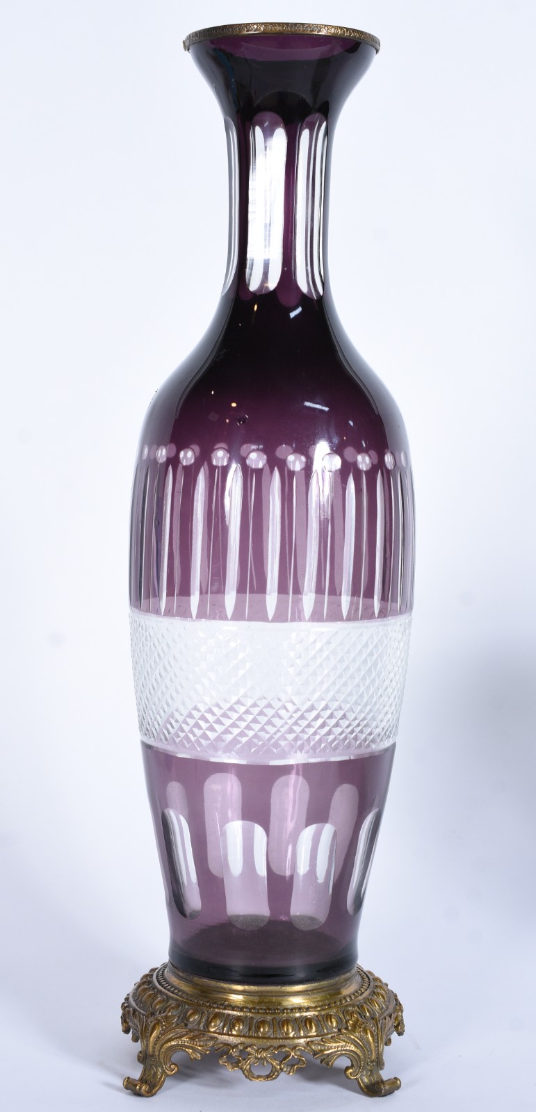Vaso de cristal lapidado doublé vinho, base de metal dourado. - foto 2 de 8