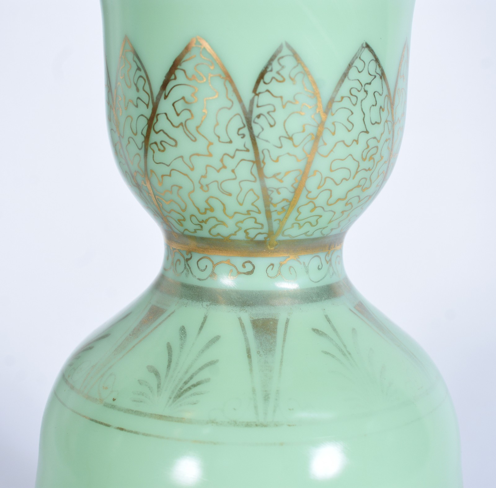 Vaso de opalina verde com guirlandas douradas, Art Deco. - foto 3 de 6