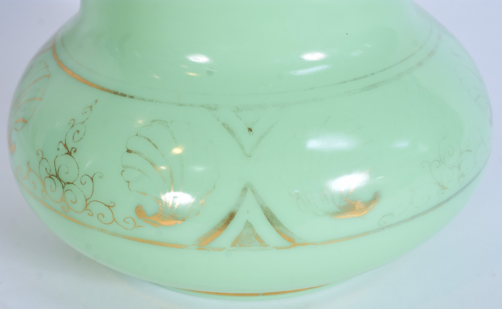 Vaso de opalina verde com guirlandas douradas, Art Deco. - foto 5 de 6