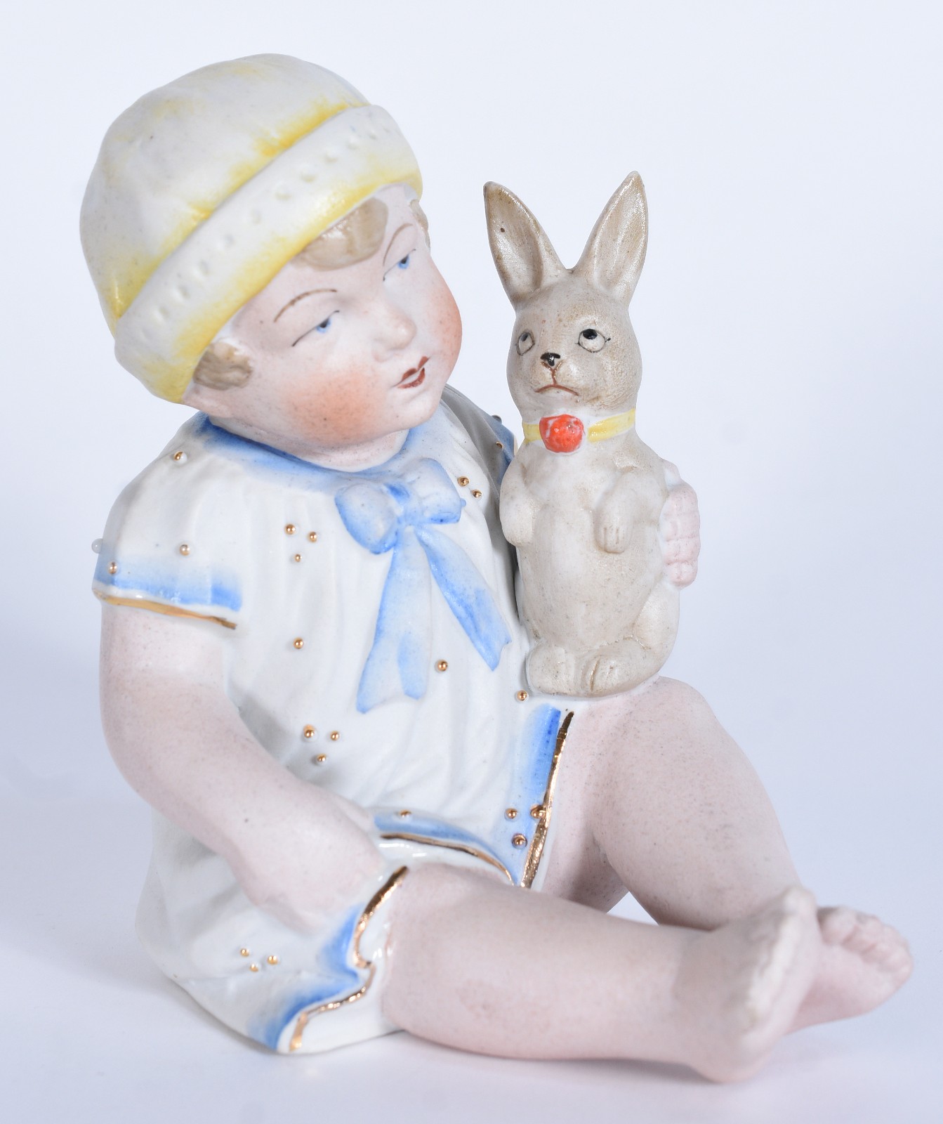 Escultura de porcelana representando bebê com coelho - foto 1 de 7