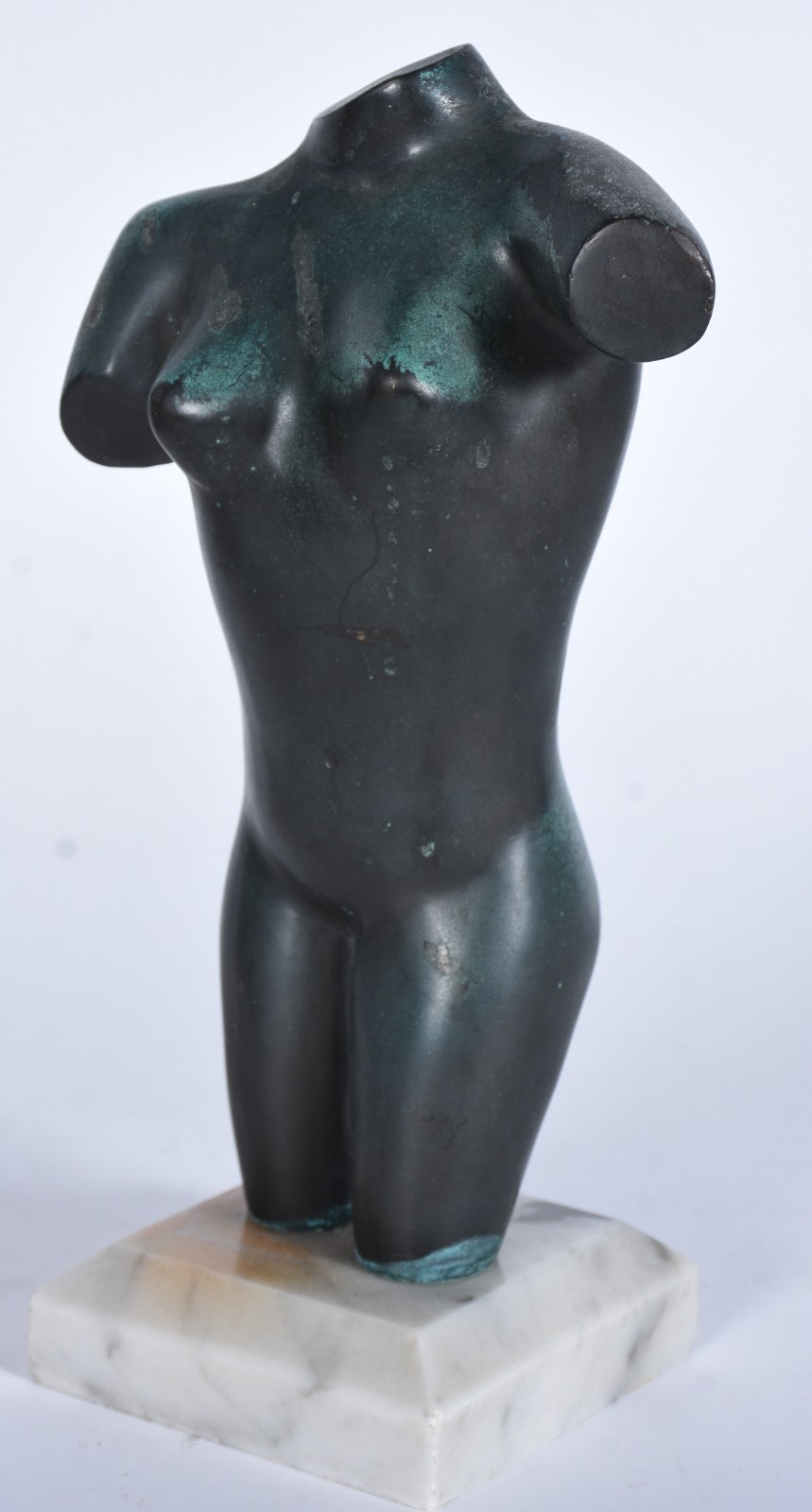 Dorso feminino em bronze. - foto 1 de 6