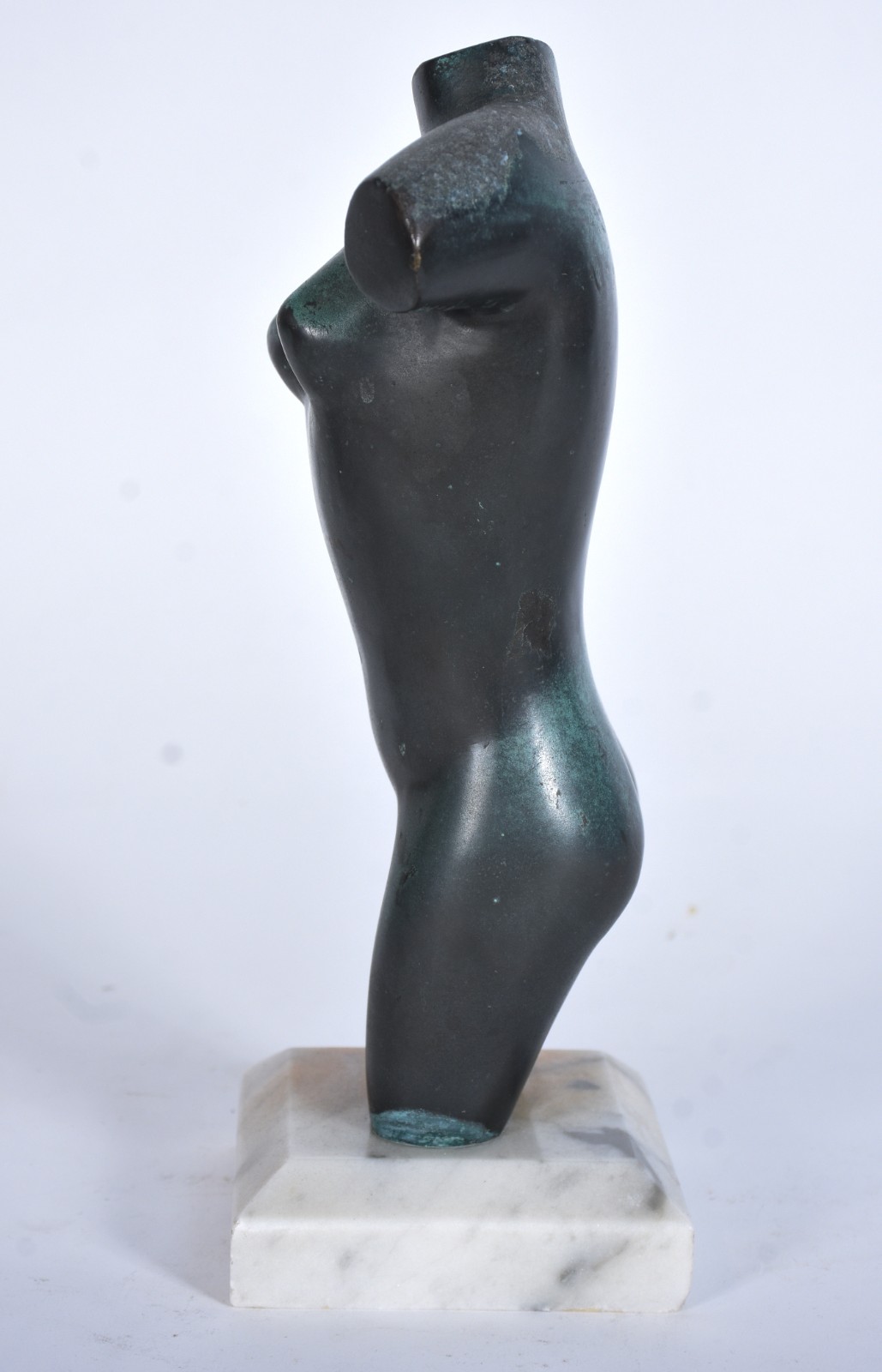 Dorso feminino em bronze. - foto 4 de 6