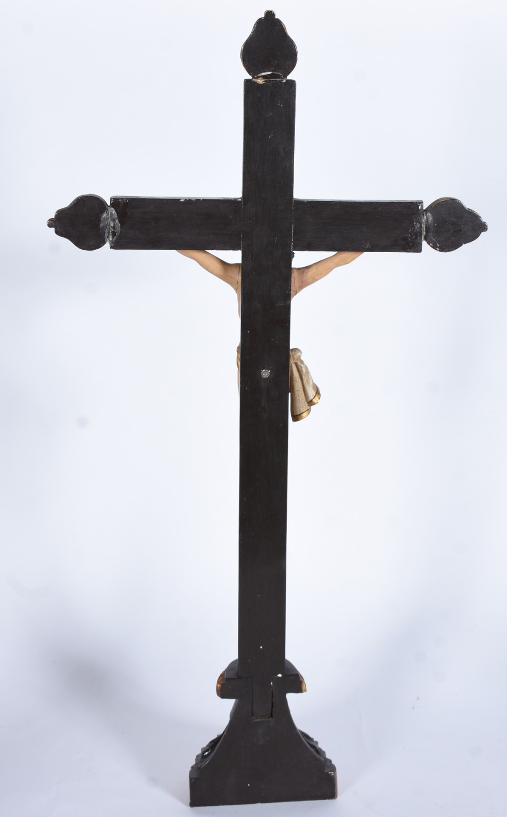 Crucifixo de madeira com detalhes dourados e figura de Cristo... - foto 5 de 8