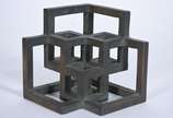 Wesley Duke Lee (1931-2010),  - Escultura em bronze na forma geométrica. Edição comemorativa dos 15 anos da GTO - Grupo Técnico de Obras - 1984. Não apresenta assinatura nem numeraçã