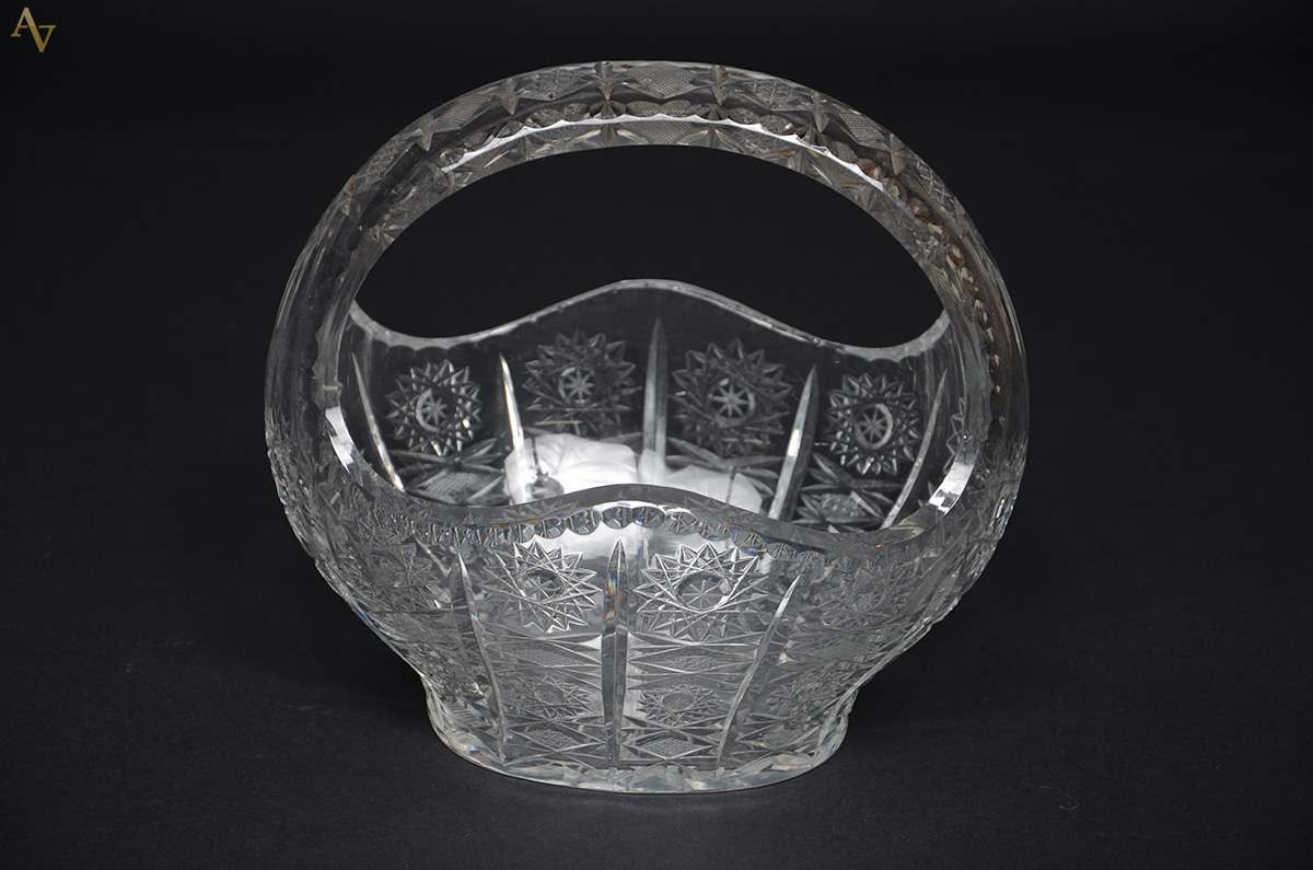 Cesta de cristal tcheco lapidado. Altura 24 cm. - foto 1 de 2