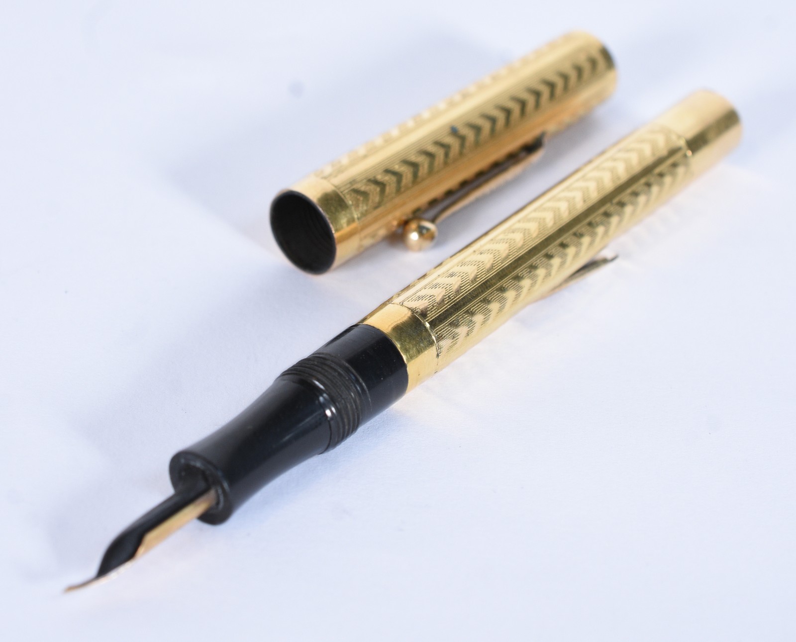 Caneta tinteiro com capa folheada a ouro 18 k, Salzbros, pena 14 k. - foto 2 de 11